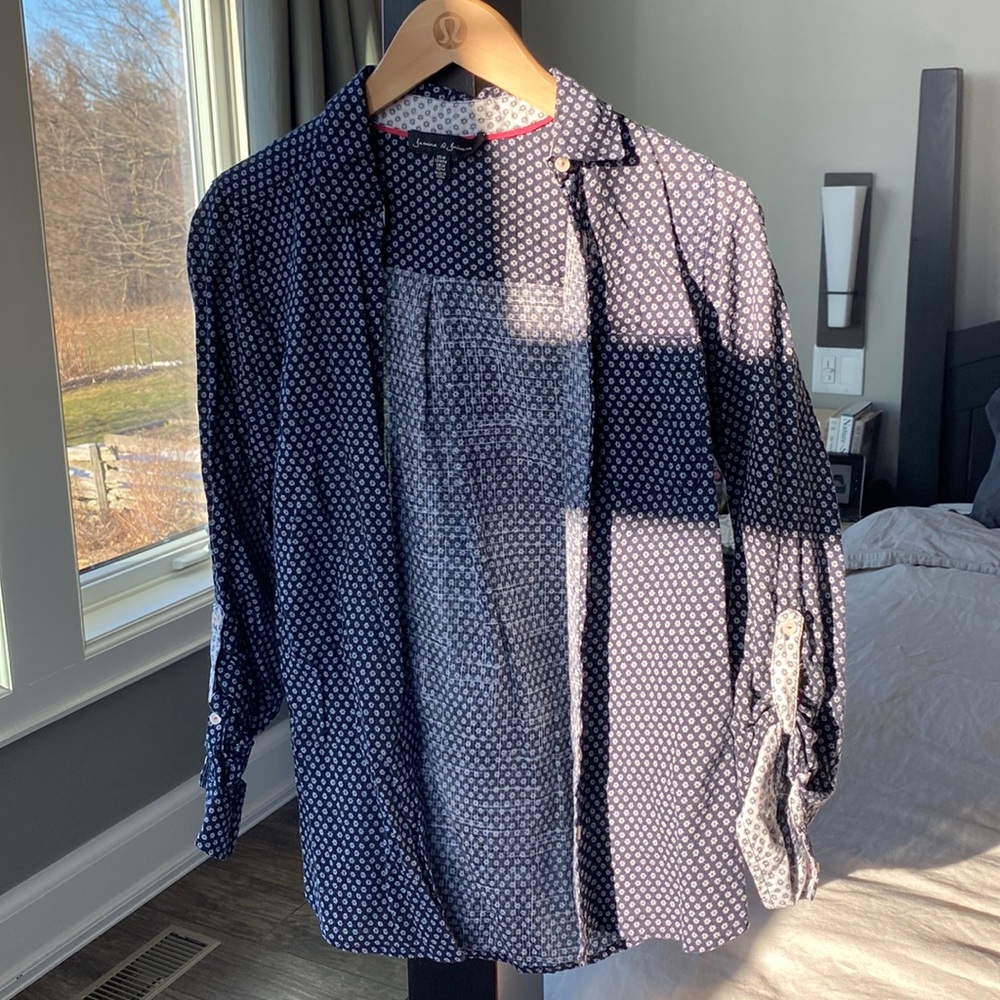 Light cotton button down shirt by Jasmine and Juliana size M